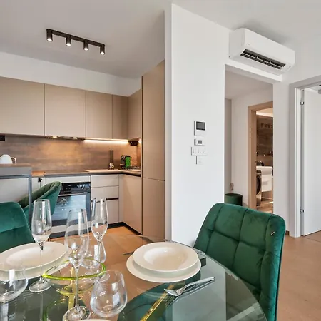 Eurovea Tower 2 Sky View Apartment *